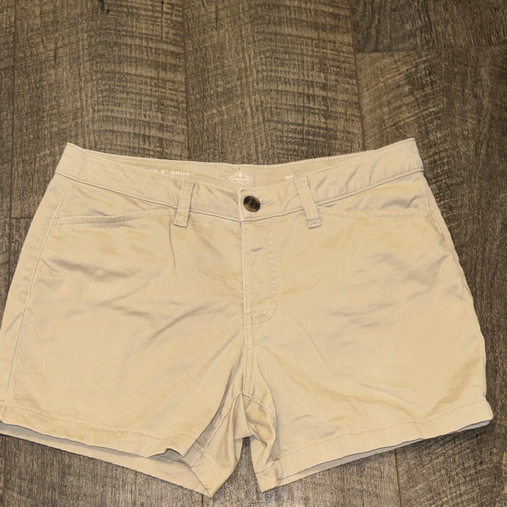 Women's Casual Stretch Shorts in Light Beige